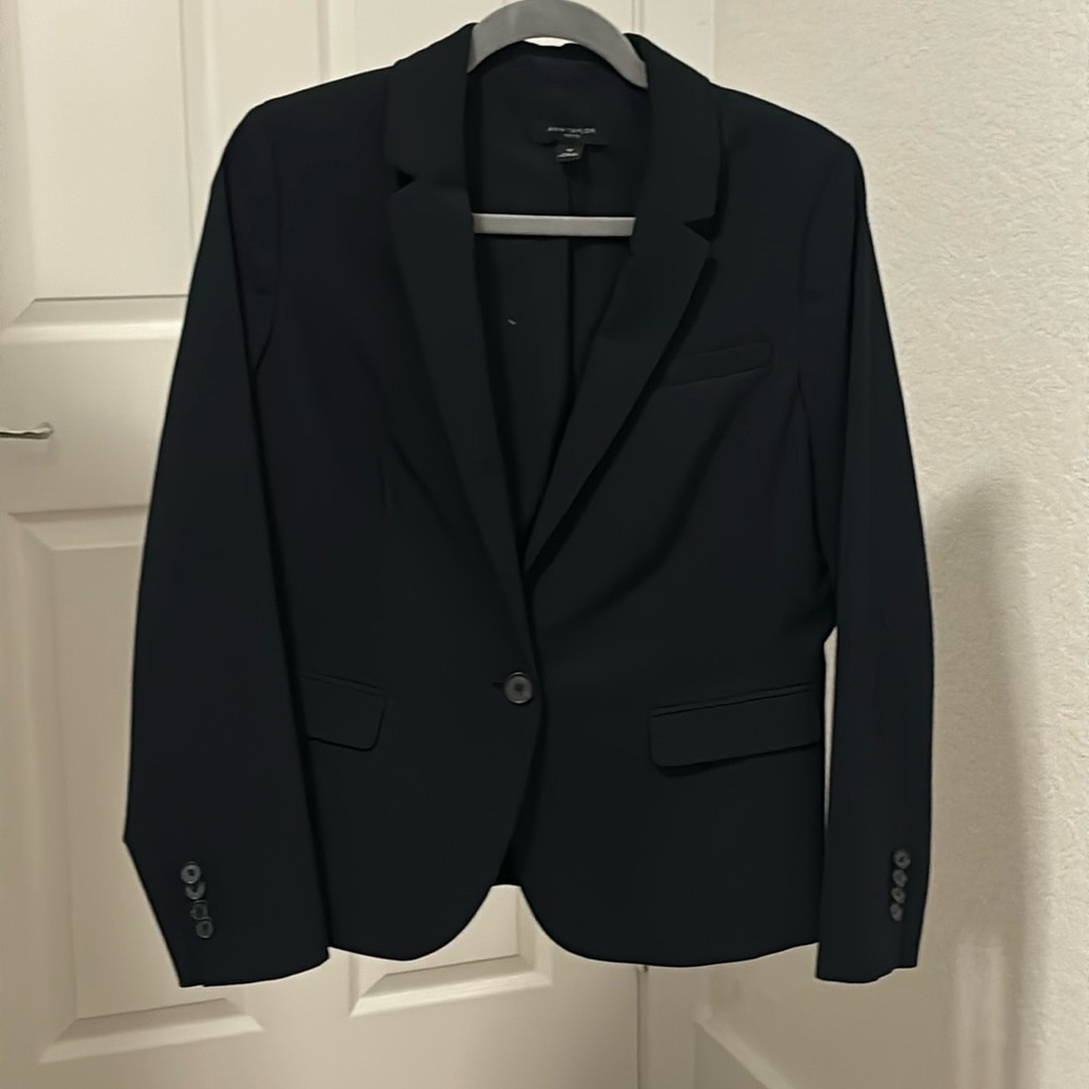 Ann Taylor - size 10 petite jacket in Navy